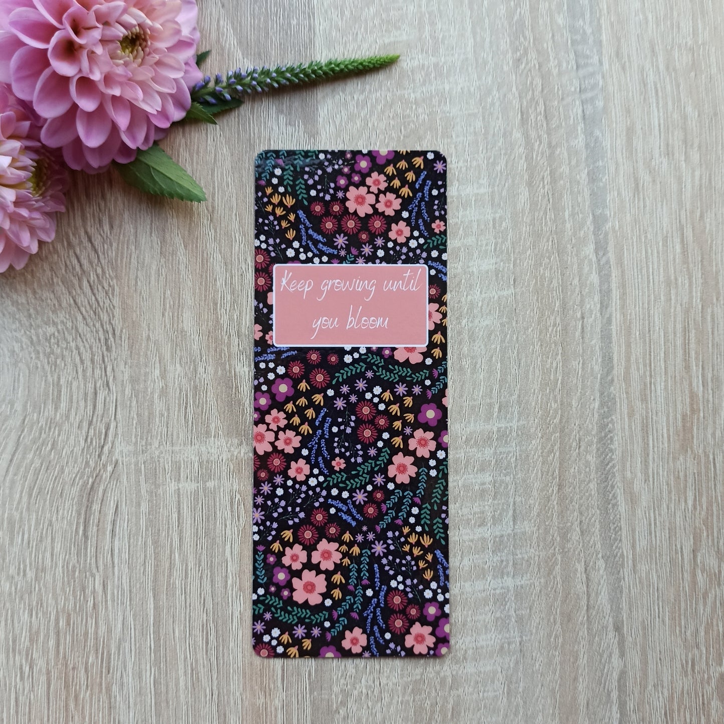 Bladwijzer met quote: "Keep Growing until you Bloom" in Midnight Garden print