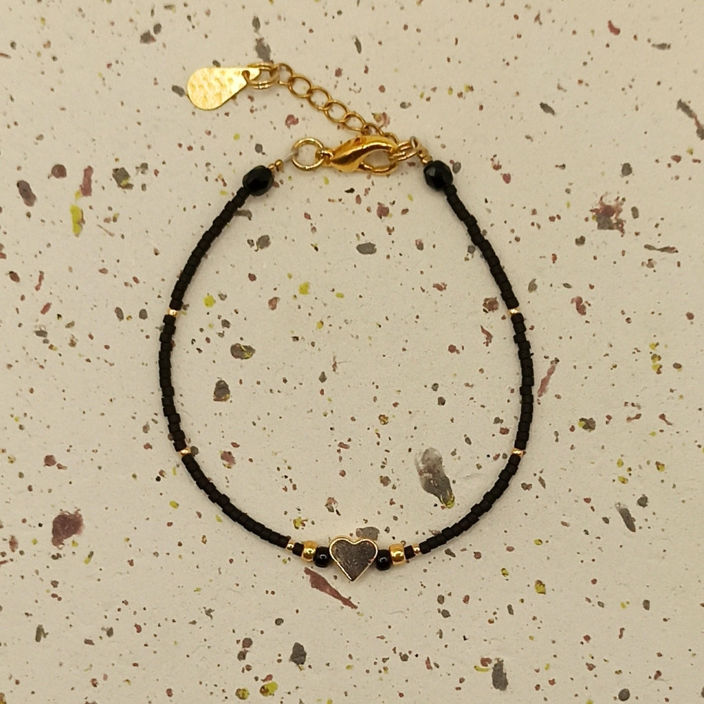 Fijn armbandje met Miyuki kraaltjes en hartje - Zwart