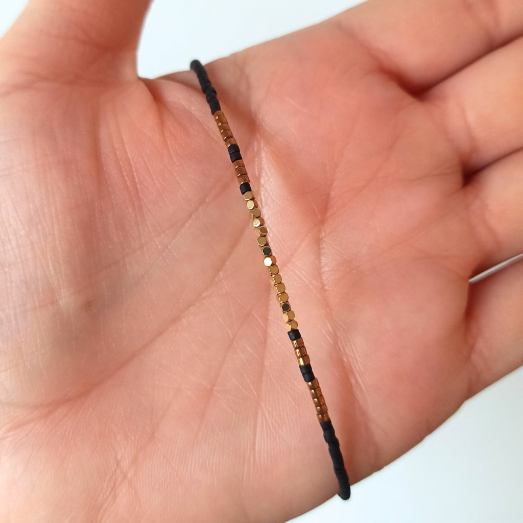 Fijn armbandje met Miyuki kraaltjes - Zwart & Goud
