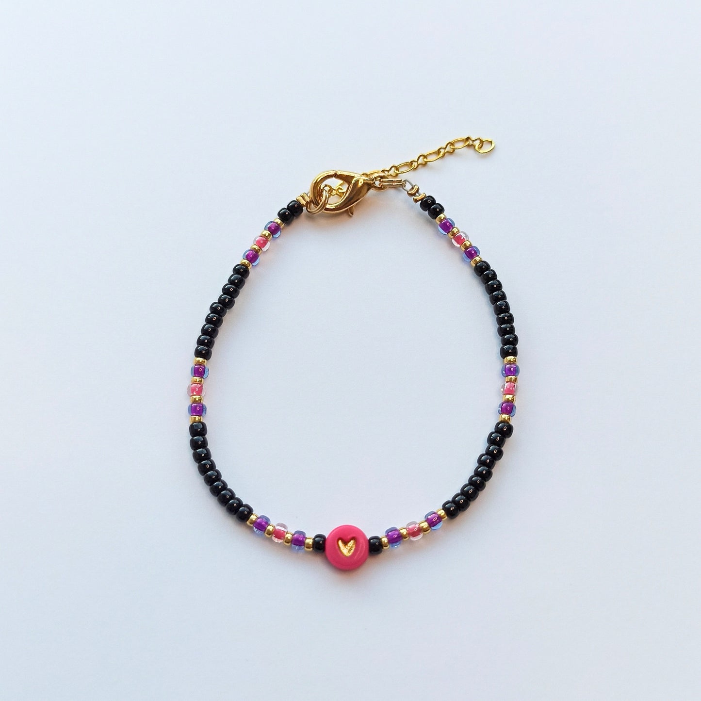 Sweatheart_fijne_armband met hartje rocailles zwart_fuchsia_paars_goud_1