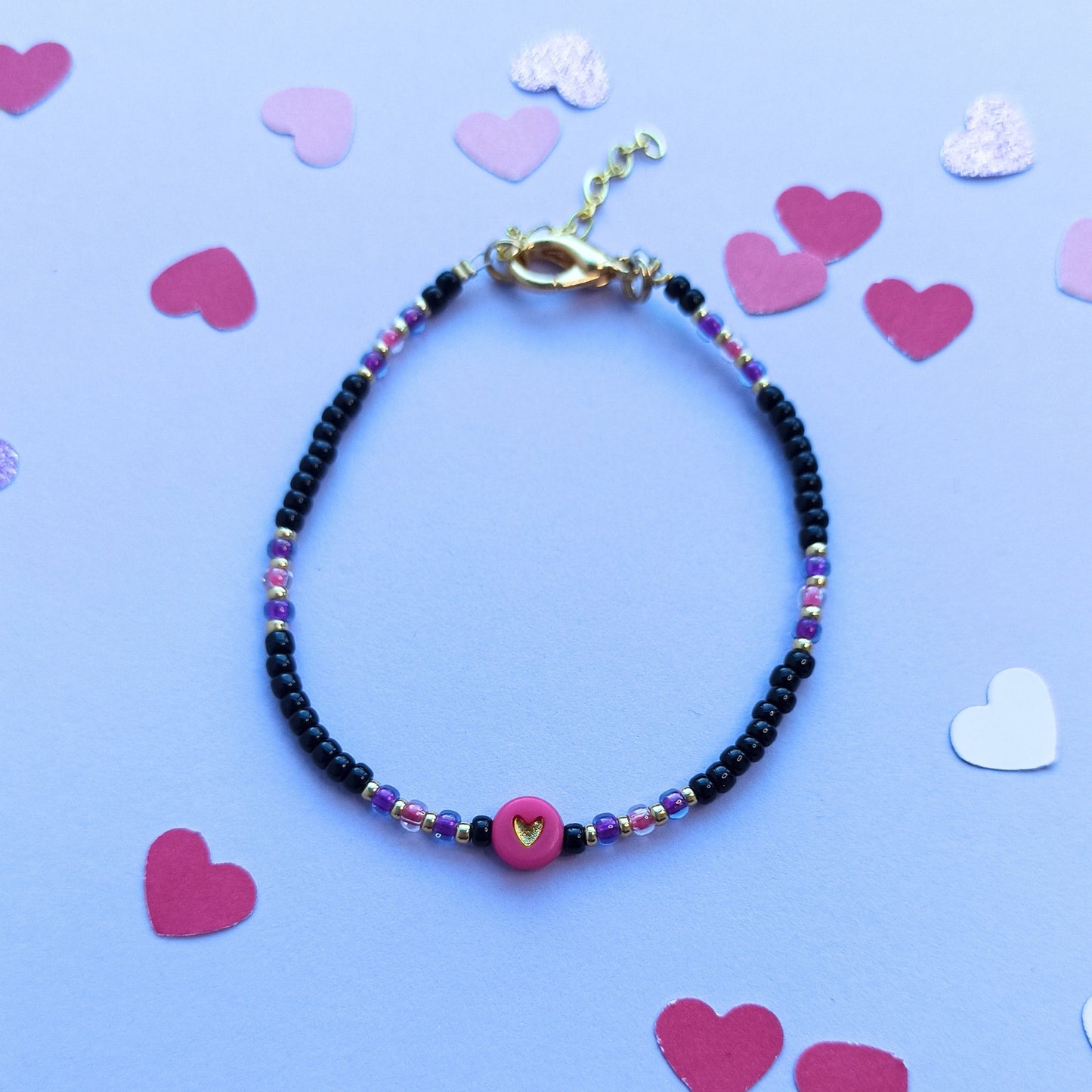 Sweatheart_fijne_armband met hartje rocailles zwart_fuchsia_paars_goud