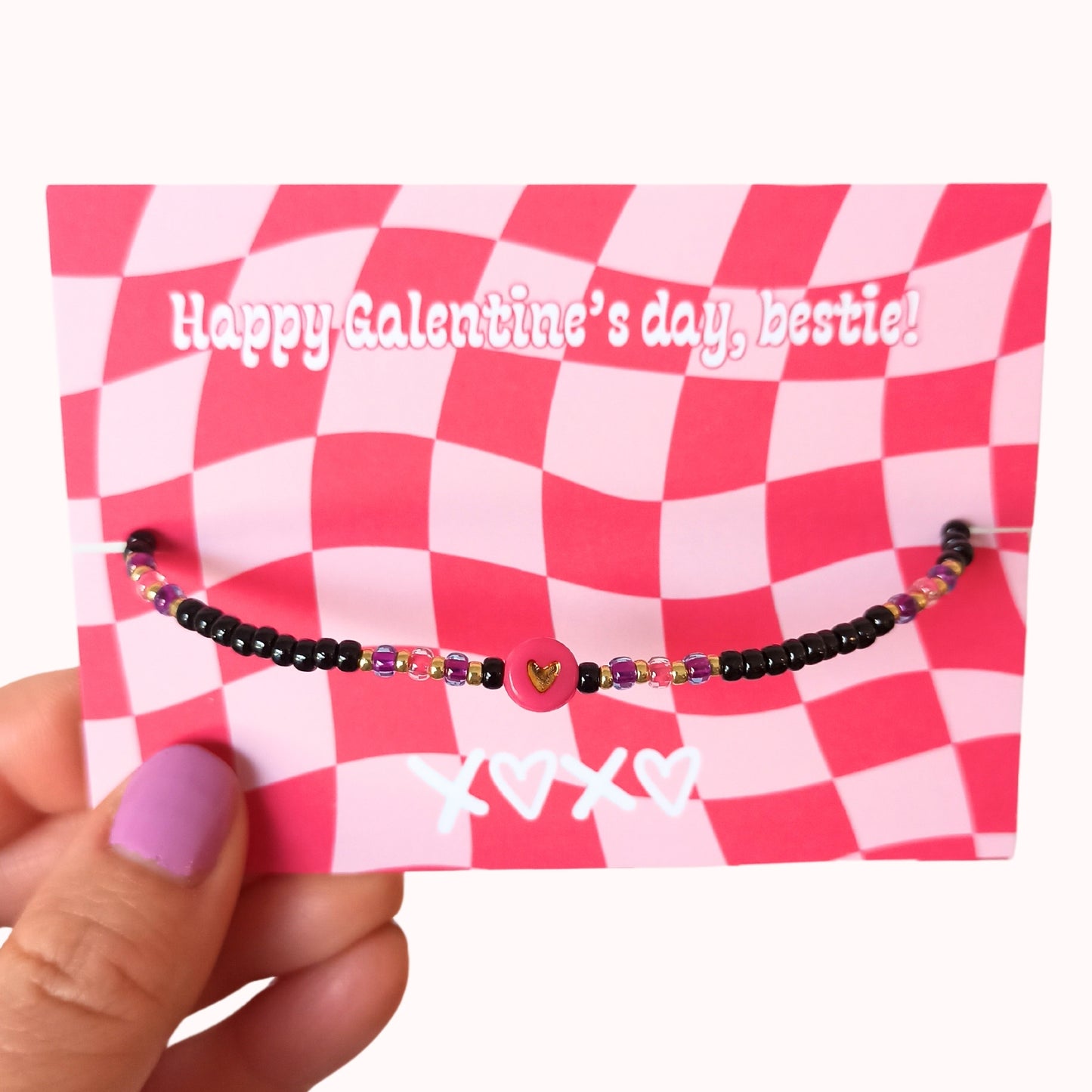 Sweatheart_fijne_armband met hartje rocailles zwart_fuchsia_paars_goud