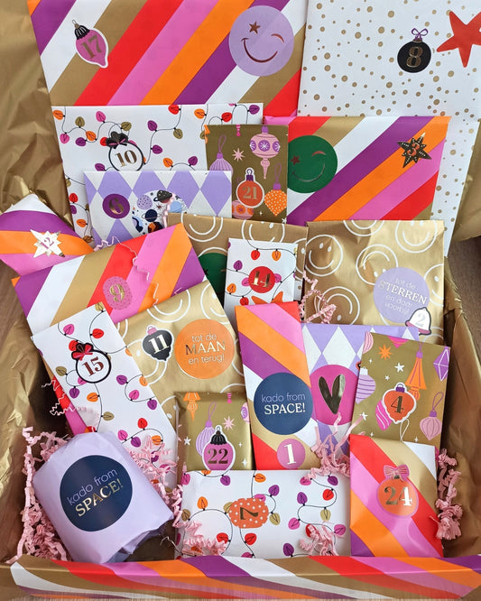 Adventskalender voor creatieve kindjes in thema zelfzorg vol knutselprojectjes, stickers en andere cadeautjes.