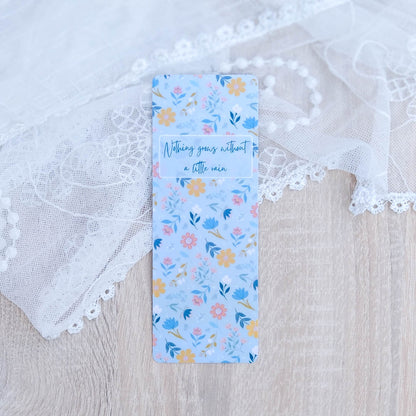 Bladwijzer met quote: "Nothing grows without a little rain" in Sunny Petals print
