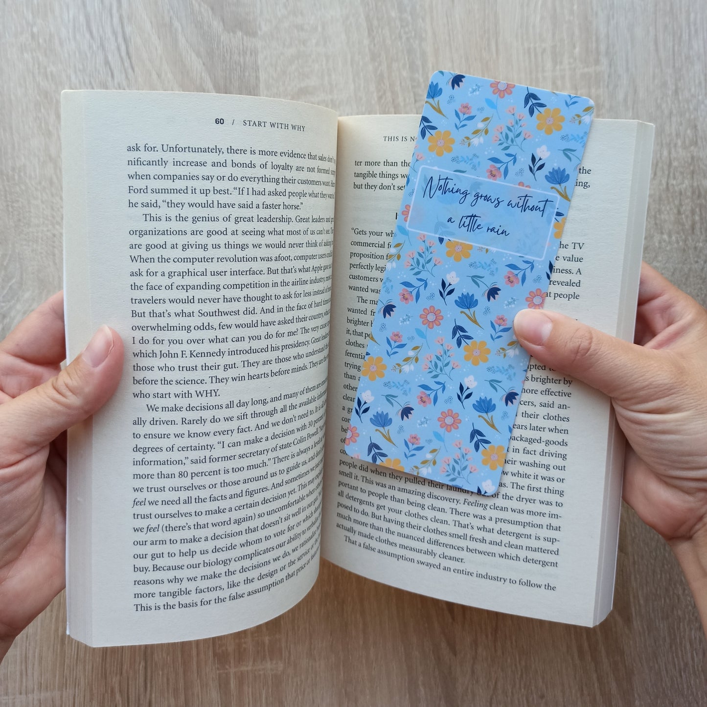 Bladwijzer met quote: "Nothing grows without a little rain" in Sunny Petals print