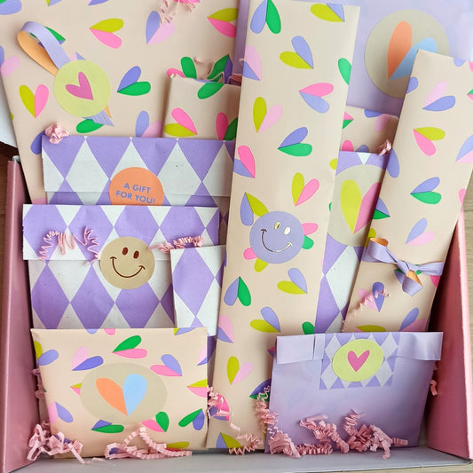 Cadeaubox voor creatieve meisjes voor communiefeest, lentefeest, Pasen of verjaardag. Bevat 10 fleurige cadeautjes in het thema van zelfzorg