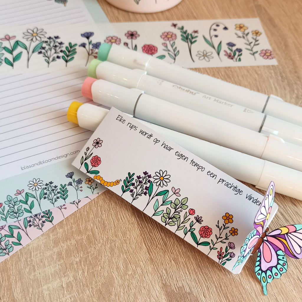 Diverse producten uit de spring surprise box: DIY 3D bladwijzer, notitieboekjes, stickers in lentethema met vlinders