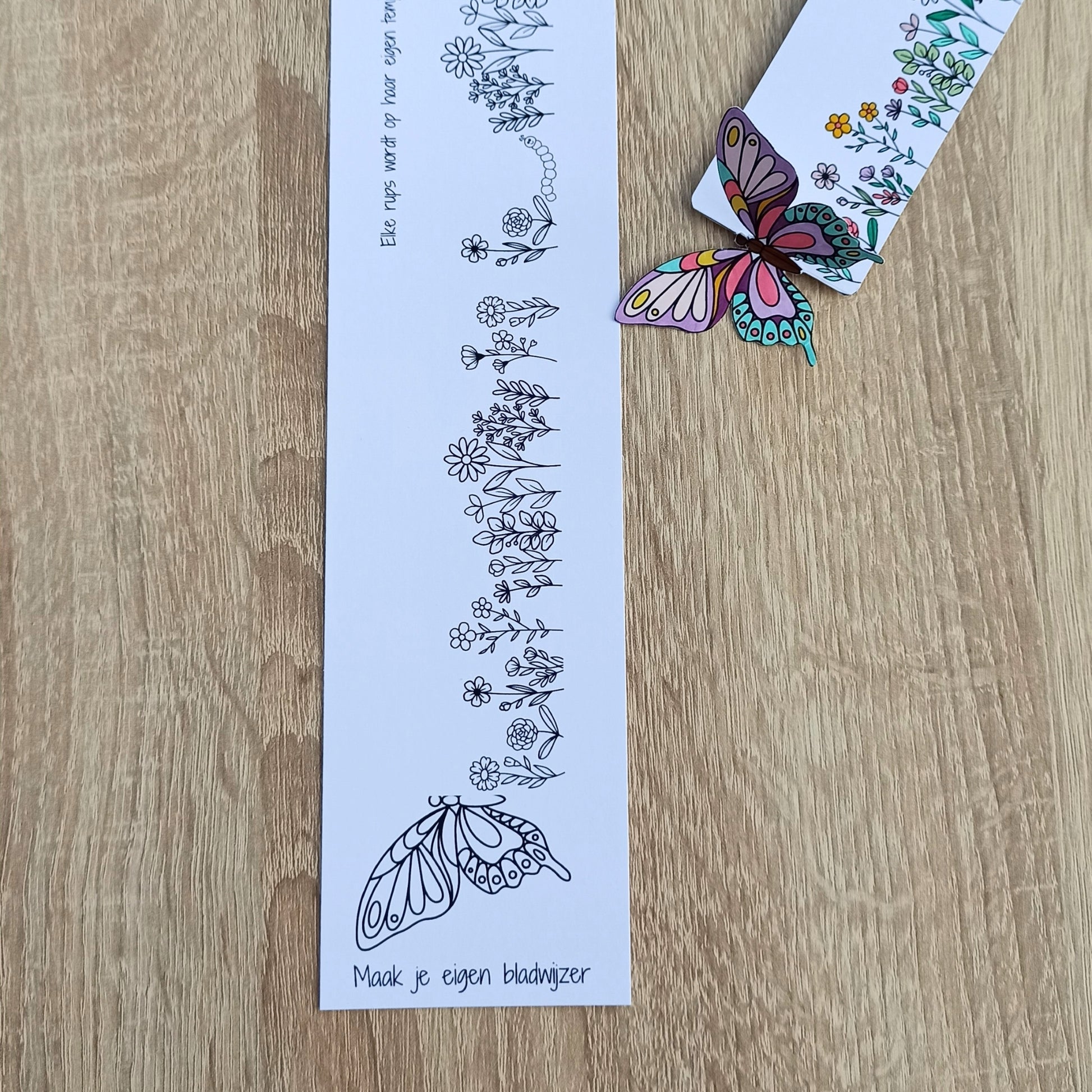 Blanco 3D bladwijzer met vlinder en bloemen die je zelf kan inkleuren. Boekenleggen, boekenwijzer